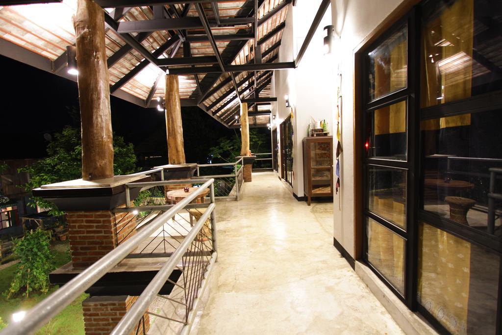 Above The Sea Maesariang Hotel Mae Sariang Exterior foto