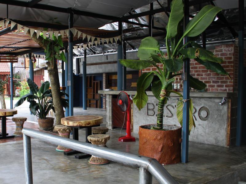 Above The Sea Maesariang Hotel Mae Sariang Exterior foto