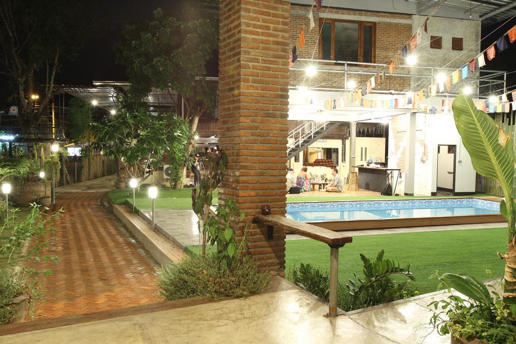 Above The Sea Maesariang Hotel Mae Sariang Exterior foto